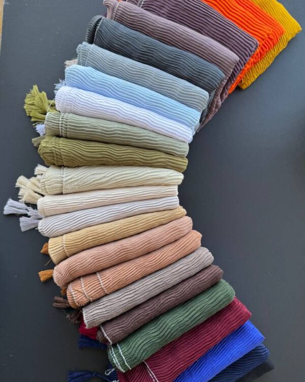 شال نخی چهار فصل پلیسه منگوله دار عمده (جین 10 تایی کد 933)