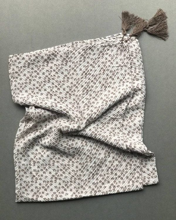 شال نخی پلیسه منگوله دار