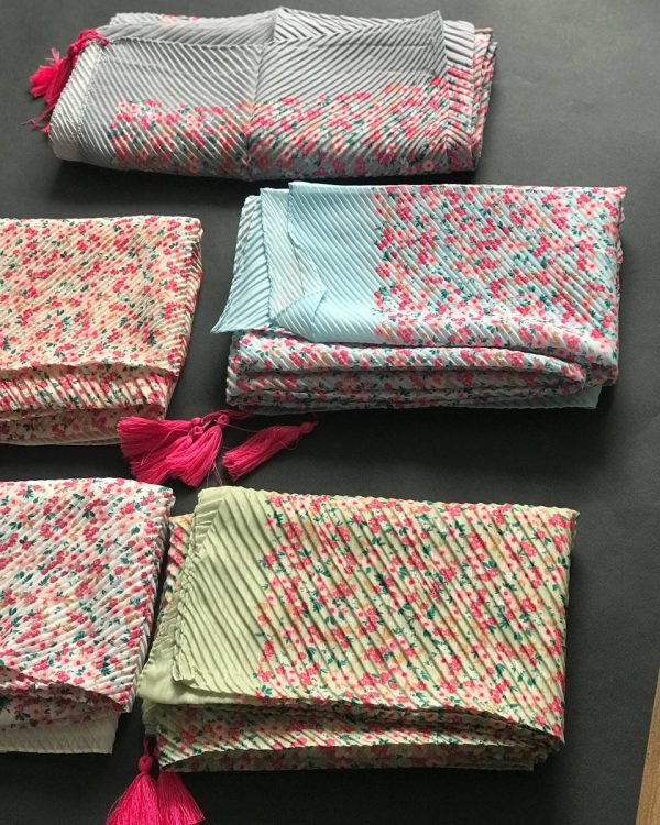 شال پلیسه نخی منگوله دار (تک فروشی کد ۱۵۹)