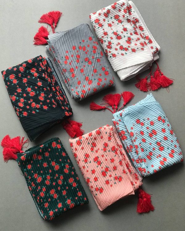 شال پلیسه نخی منگوله دار