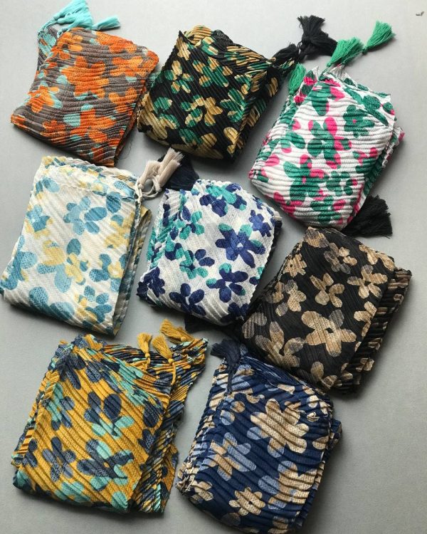 شال پلیسه منگوله دار