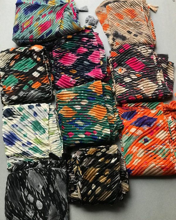 شال پلیسه منگوله دار