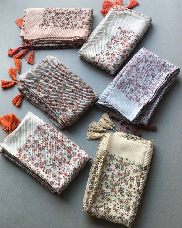 شال پلیسه نخی منگوله دار