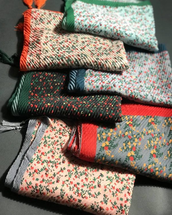 شال پلیسه نخی منگوله دار