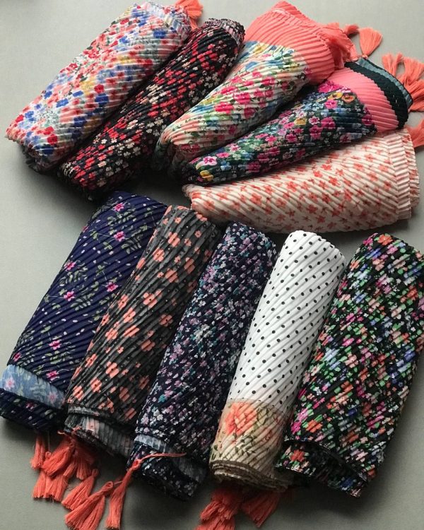 شال پلیسه نخی منگوله دار