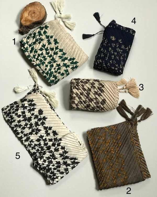 شال پلیسه منگلوله دار