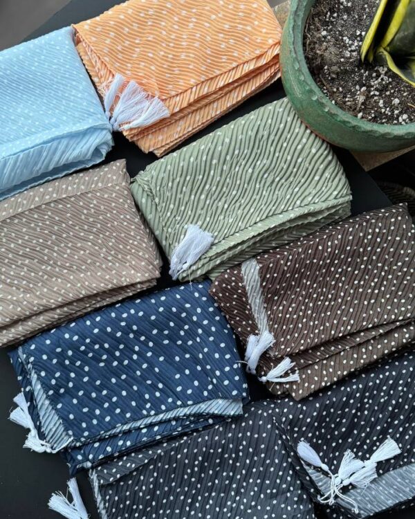 شال پلیسه منگوله سفید توپی نخی چاپی (تک فروشی کد ۱۶۹)