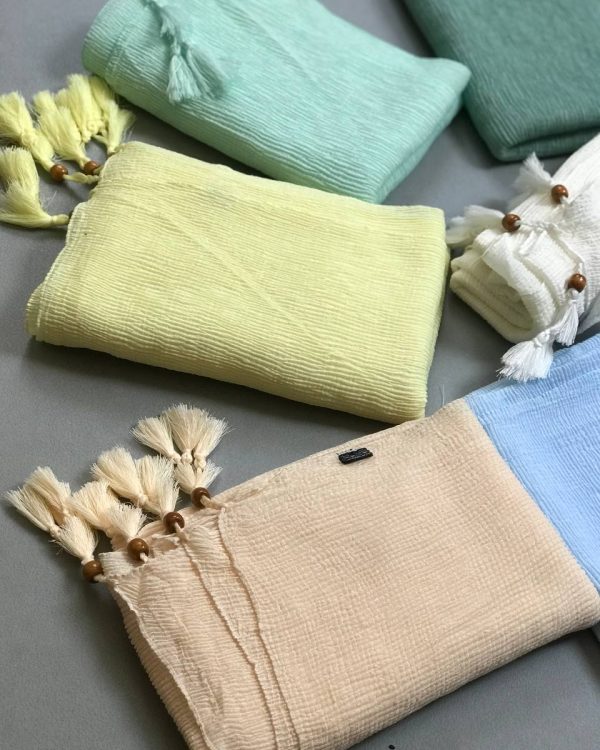 شال برشکا نخی منگوله دار