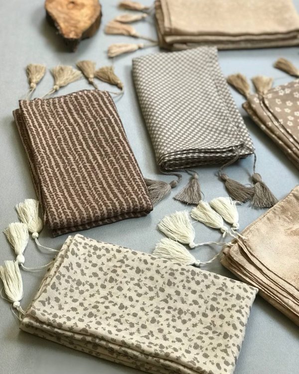 شال نخ پنبه منگوله دار طرح کرم