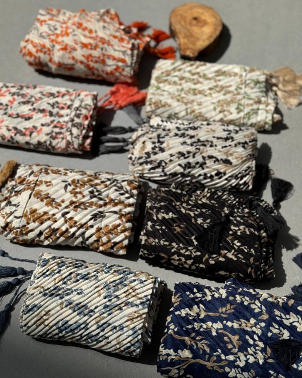 شال نخ پنبه پلیسه منگوله دار (تک فروشی کد ۳۷۱)