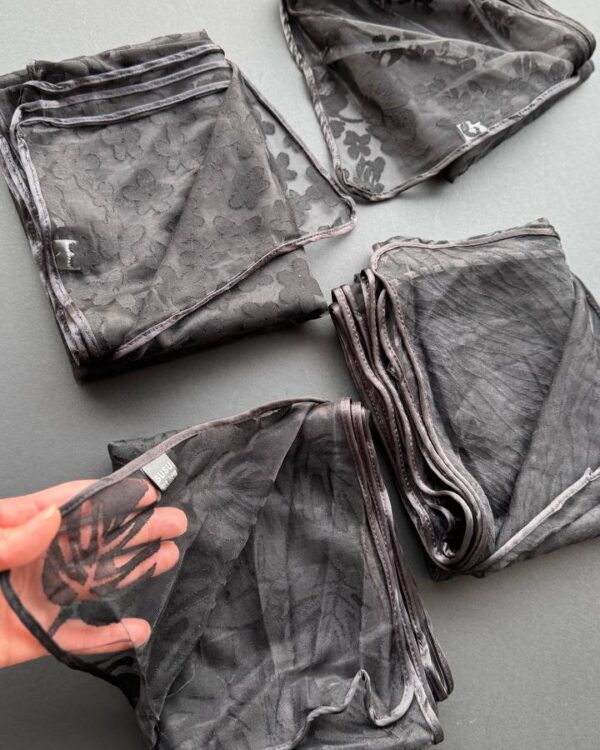 شال نخ حریر دور نواری وارداتی(جین 4 تایی کد 742 )