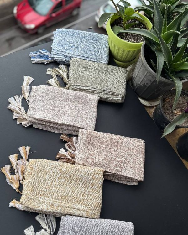 شال نخ پنبه 4 فصل پلیسه منگوله دو رنگ(تکفروشی 974)