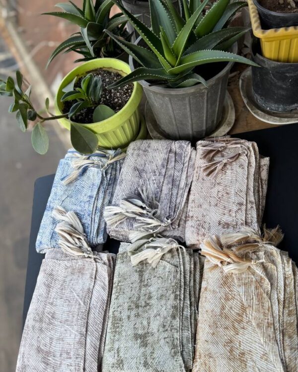 شال نخ پنبه 4 فصل پلیسه منگوله دو رنگ عمده (جین 6 تایی 957)