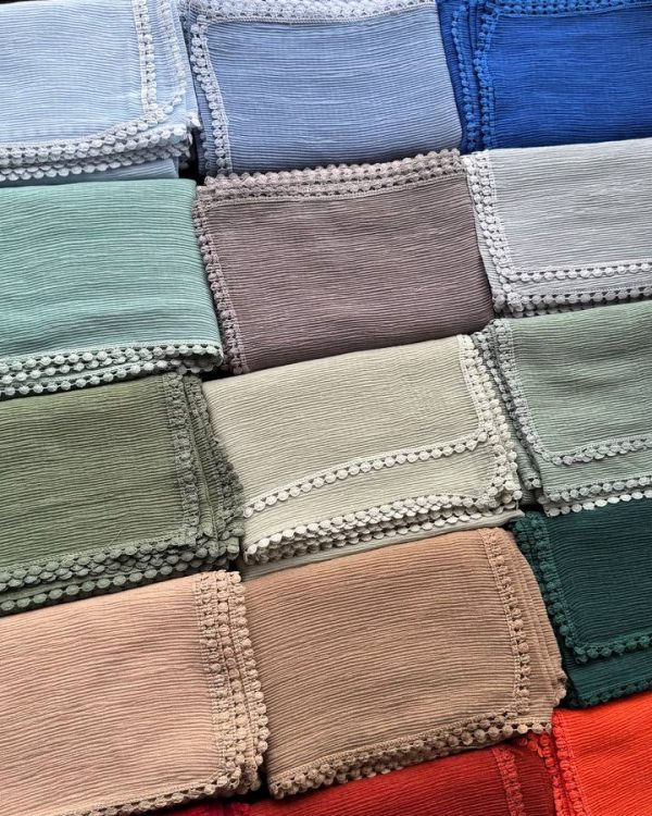 شال نخ برشکا چهار فصل پلیسه وارداتی دور عدسی عمده (جین 12 تایی کد 982)