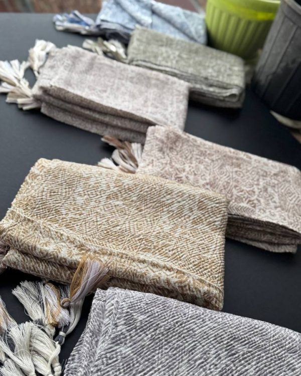 شال نخ پنبه 4 فصل پلیسه منگوله دو رنگ عمده (جین 6 تایی 975)