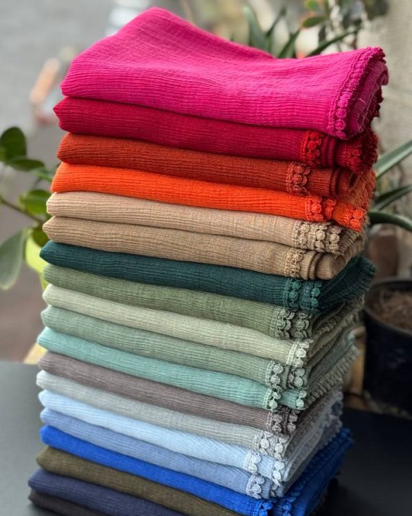 شال نخ برشکا چهار فصل پلیسه وارداتی دور عدسی (تکفروشی کد 981)