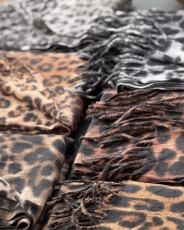 شال موهر پلنگی ریشه دار وارداتی عمده (جین 6 تایی کد 1033)