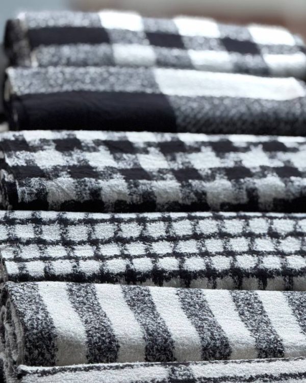 بیگ اسکارف موهر تدی دو رو مشکی سفید عمده (جین 10 تایی کد 1027)