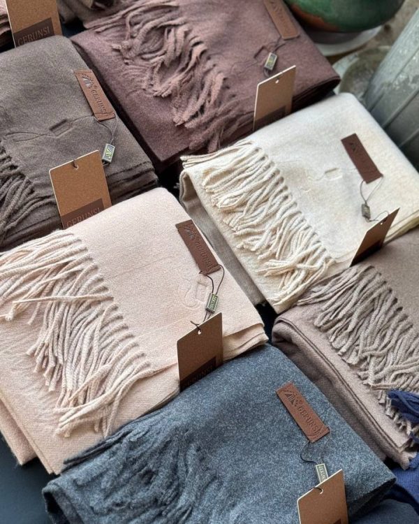 شال موهر گرنسی دو رو ریشه فیتیله ای عمده (جین 10 تایی کد 1007)