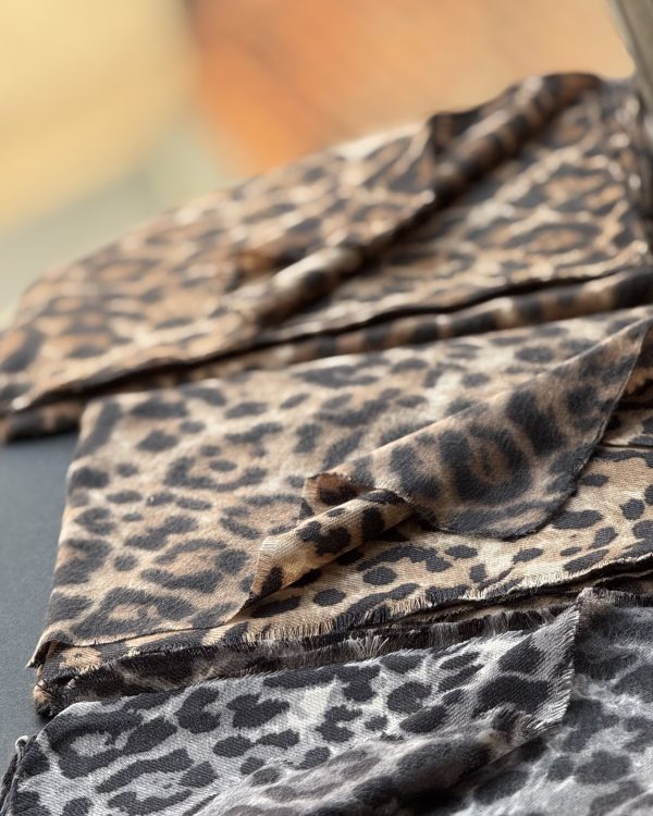 شال موهر پلنگی دور دوخت (تکفروشی کد 1050)