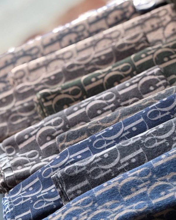 شال موهر کیریستین دیور نوشته شده دور دوخت پاییزه(تکفروشی کد 1046)