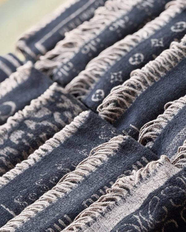 بیگ اسکارف موهر تدی دو رو مشکی کرم (تکفروشی کد 1038)