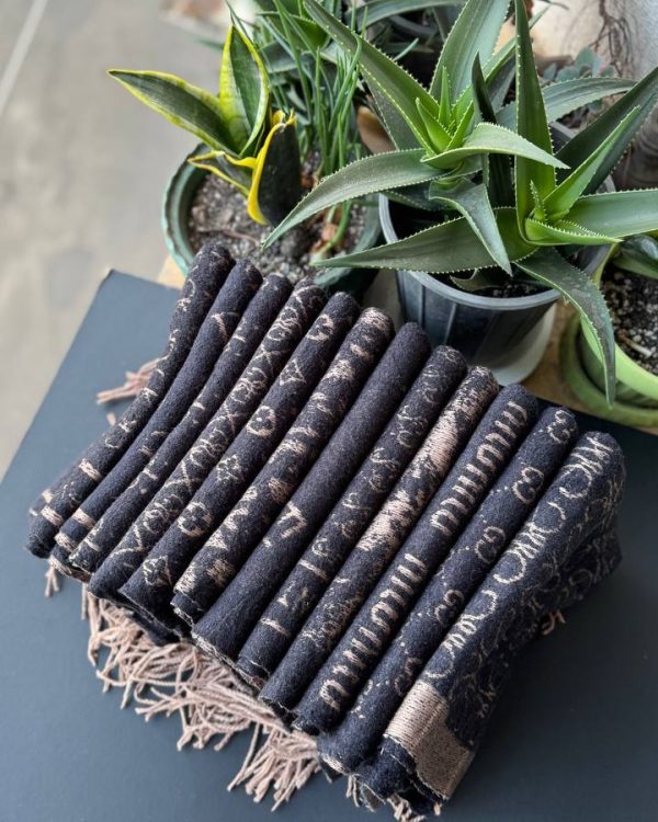 بیگ اسکارف موهر تدی دو رو مشکی کرم عمده (جین 6 تایی کد 1067)