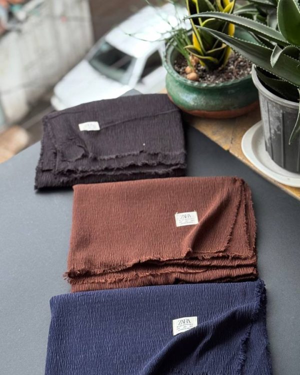 شال نخ پلیسه پاییزه دور ریش شاین زارا عمده( جین 6 تایی کد 1043)