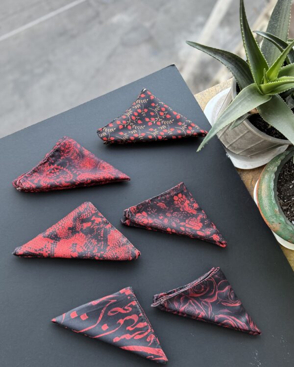 مینی اسکارف نخی پاییزه مشکی قرمز یلدایی (تکفروشی کد 1101)