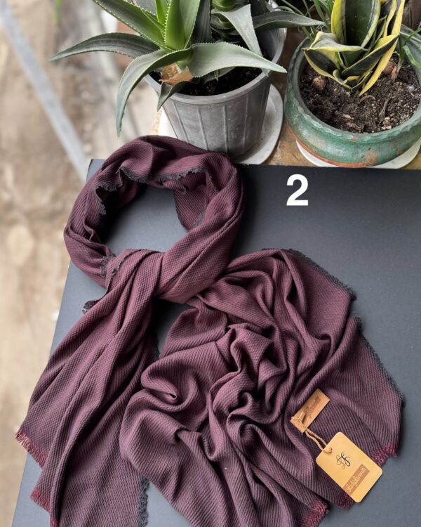 شال پلیسه نخ مزونی وارداتی پارچه جناقی دور ریش عمده(جین 9 تایی  کد 1114)