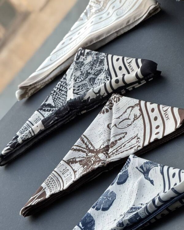 مینی اسکارف نخی پاییزه طرح dior(تکفروشی کد 1115)